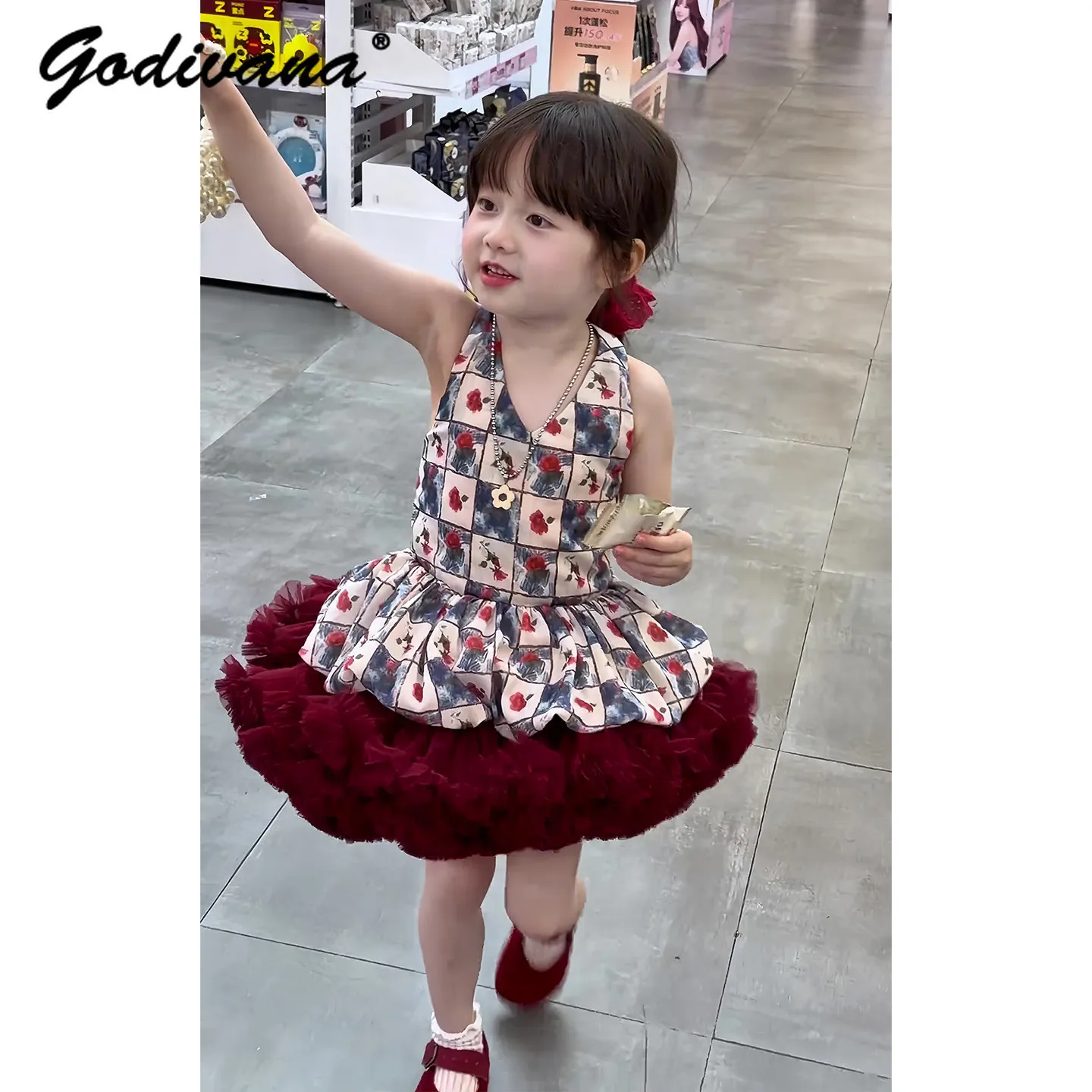 completo-estivo-per-bambine-2026-nuovo-set-vintage-con-top-senza-maniche-a-quadri-bianchi-e-fiori-e-gonna-in-tulle-rosso-2-pezzi