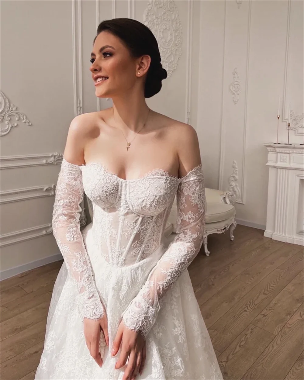 Dolce & Gabbana Lace Wedding Dress: Real Bride's Review on Fit, Fabric, and  Final Look