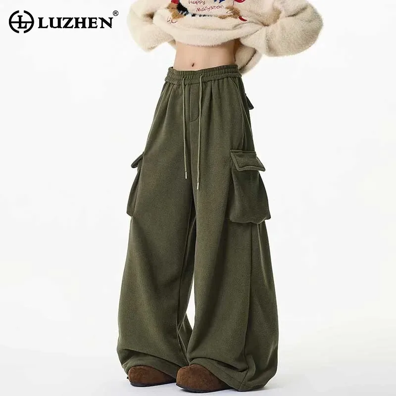 

LUZHEN 2025 зимние новые модные флисовые брюки-карго с несколькими карманами, мужские оригинальные красивые мешковатые широкие однотонные брюки JY5255