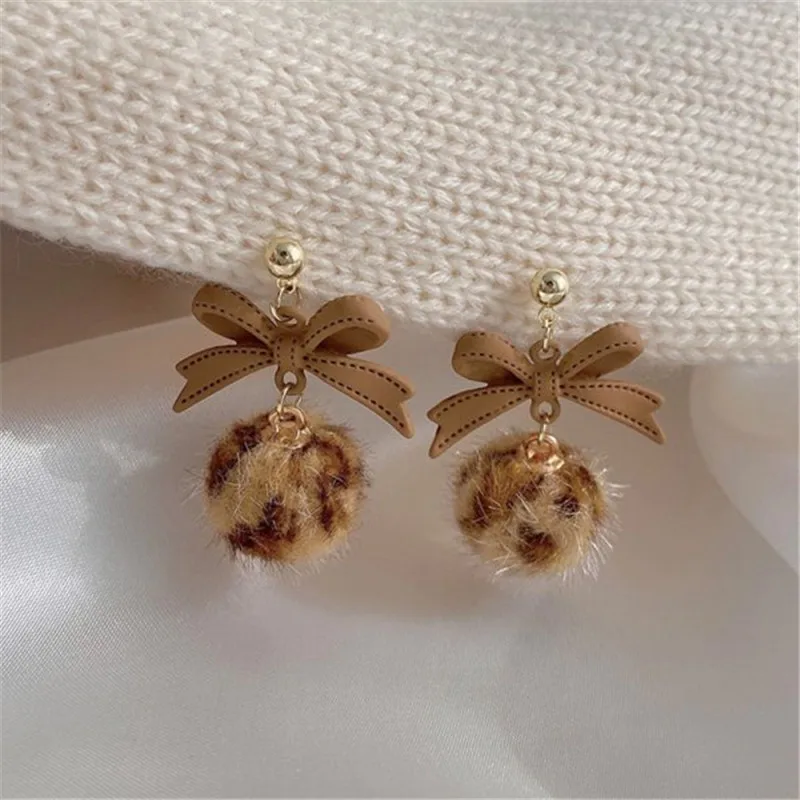 Exquisite rote Strass Zirkon Ahornblatt Ohrstecker für Frauen Vintage Persönlichkeit Kristall Ohrring Herbst Winter Charm Schmuck – Detail 19