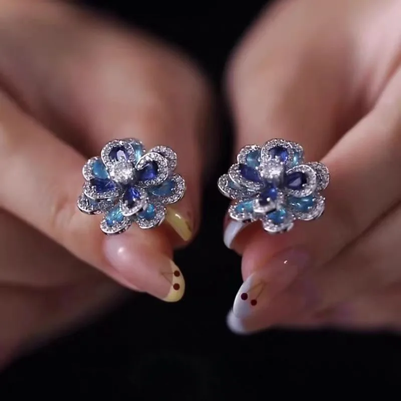 2025 جديد وصول مزاجه رائعة الأزرق ثلاثي الأبعاد قرط صغير زهري للنساء موضة الحلو كريستال مجوهرات هدايا