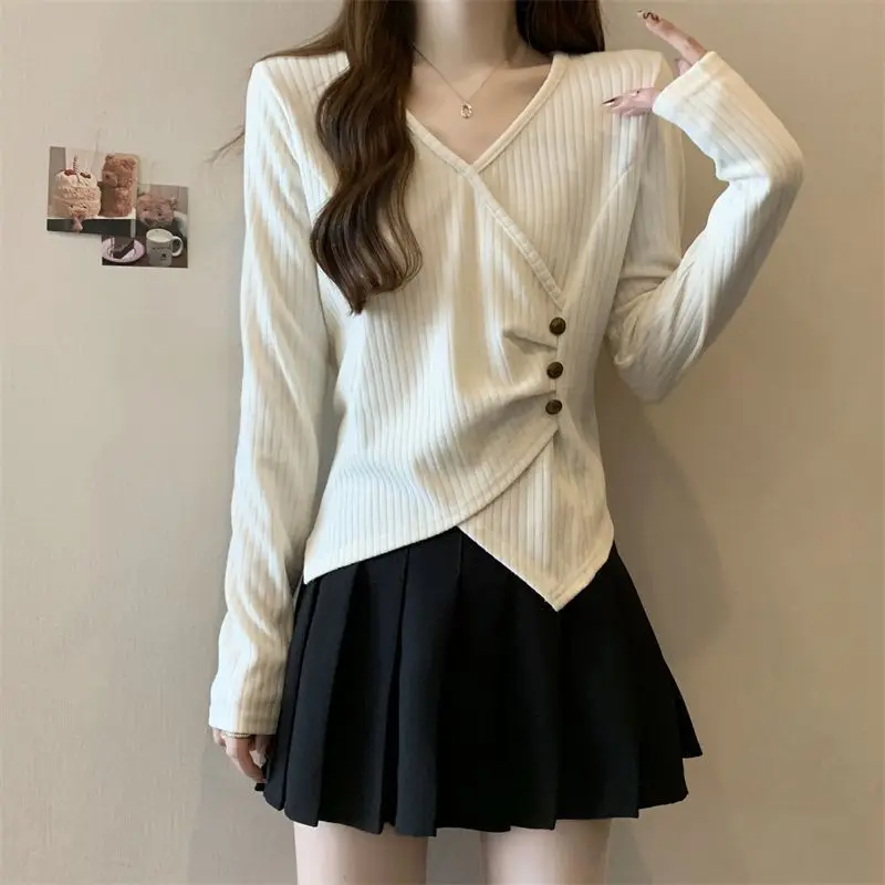 Spring and Autumn New Loose and Slimming Fashion Age Reducing Long Sleeved Irregular Knitted Bottom Shirt