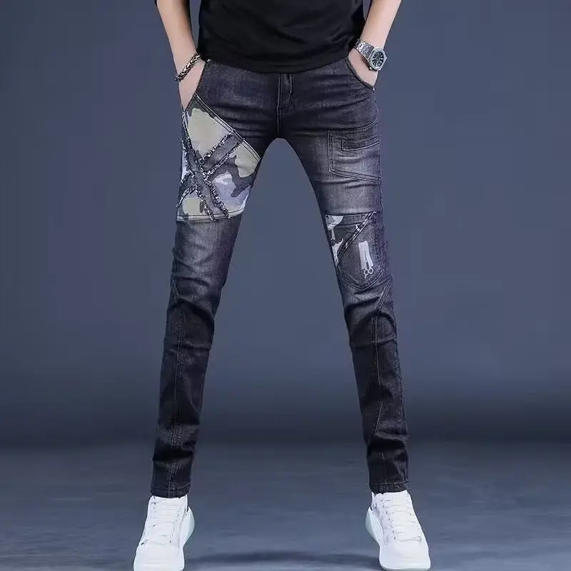 

Брендовые черные джинсы с вышивкой на весну и осень, новые эластичные повседневные узкие брюки с нашивками на небольшую ногу, мужские лоскутные брюки