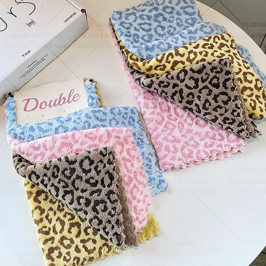 Ins style leopard print printed small towel, 4 pieces in a pack. Home use coral fiber absorbent cleaning cloth, for wiping kitch