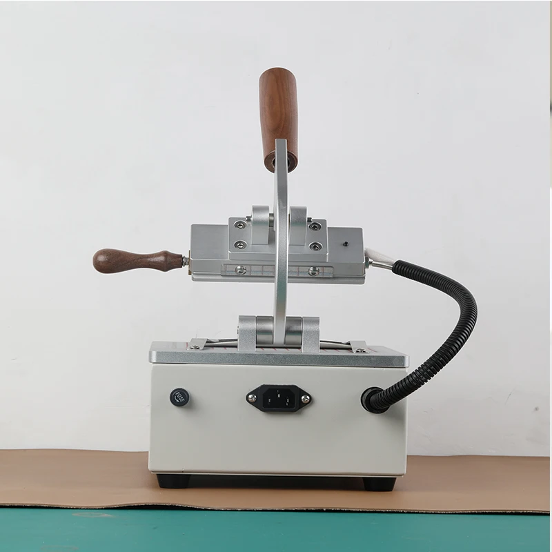 آلة ختم الجلد اليدوية الصغيرة آلة وضع علامات على الشعار البرونزي آلة وضع علامات الضغط للأعمال والاستخدام الصناعي
