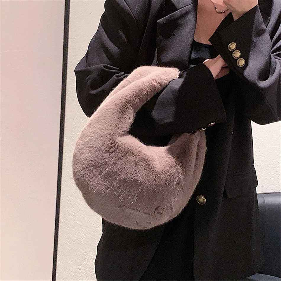 Fur Women\'s Small Half Moon Bag Luxury Warm Plush Wrist Bags for Women Fashion Furry Short Handle Clutch Cute Ladies Coin Purses