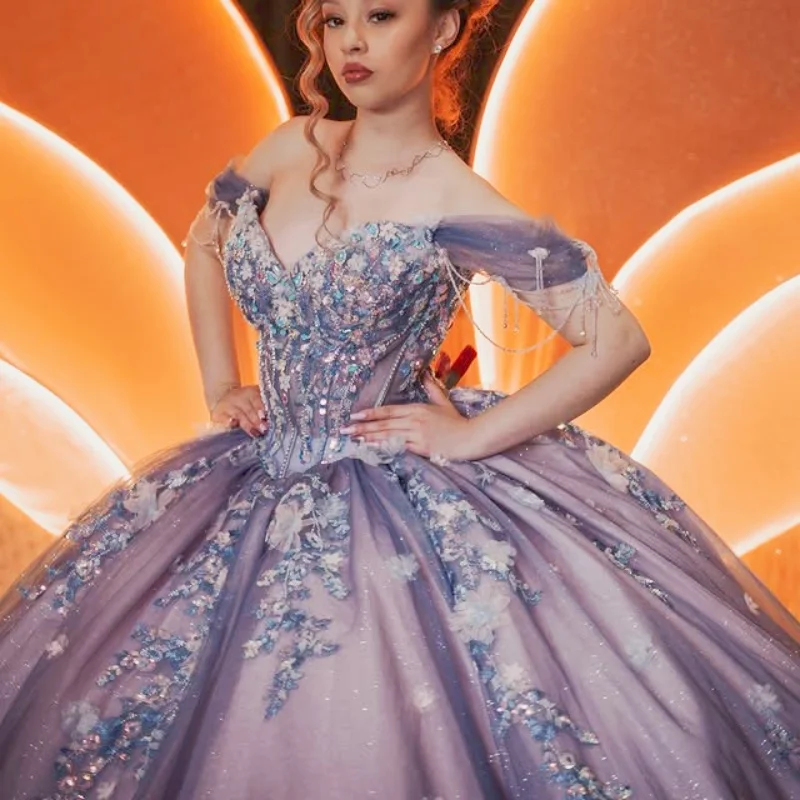 

Блестящее пыльно-фиолетовое платье Quinceanera с кристаллами и блестками, 3D цветочная наклейка, длинный хвост, бусины, кружевное платье Vestidos De 15, Quinceanera ﻿ Настроить