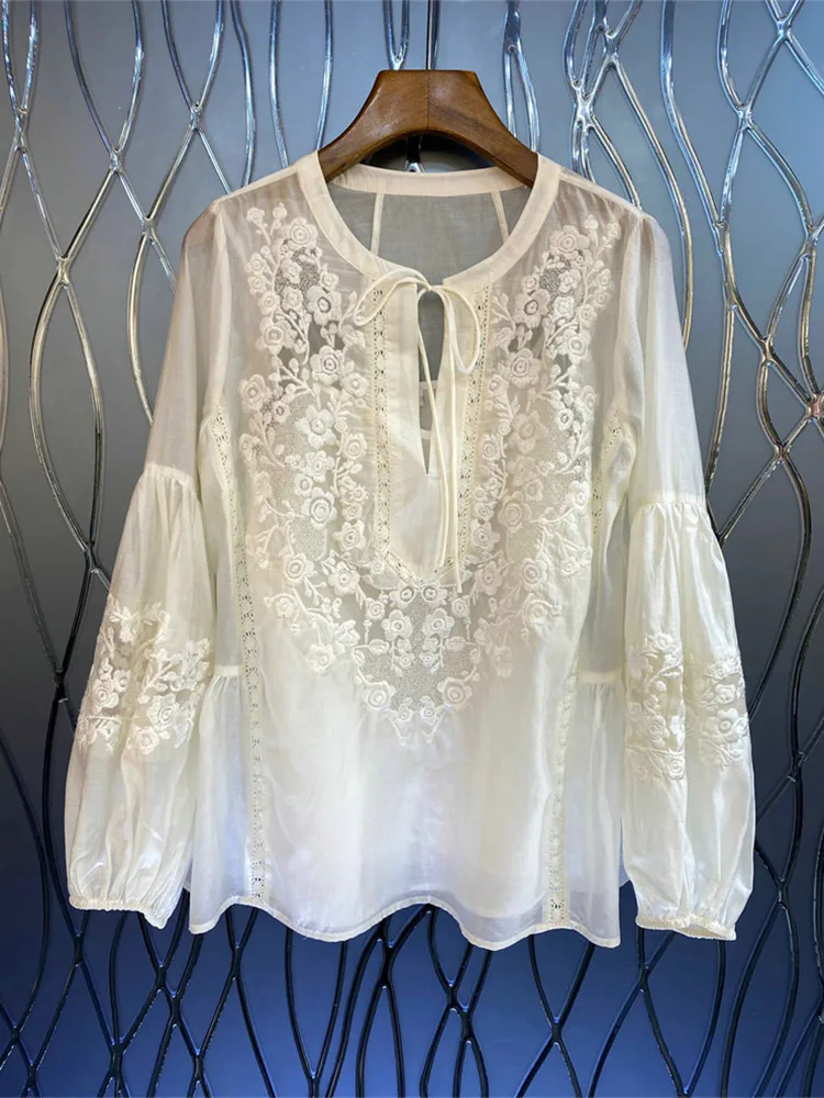 

Ele белый свободный длинный све женский топ с вышивкой irt весна-осень модный дизайн утягивающий топ от Nan You 2025 Новое поступление