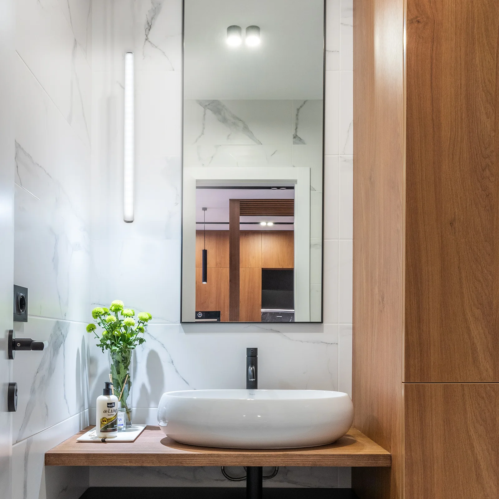 1 set Lampu Cermin Rias LED Sensor Sentuh Tahan Air Bahan Aluminium Alloy PC untuk Lemari Pakaian, Kamar Mandi, dan Meja Rias