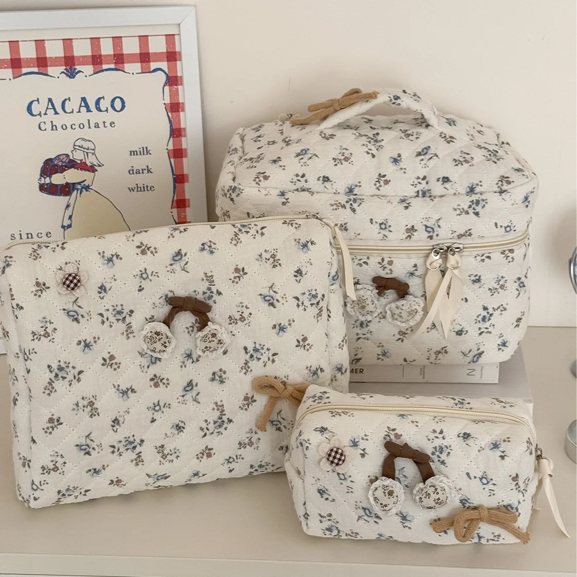 conjunto-de-bolsas-de-tecido-acolchoado-de-tres-pecas-bolsa-de-armazenamento-de-alta-estetica-bolsa-de-maquiagem-portatil-estilo-ins-com-estampa-floral-fresca-para-viagem