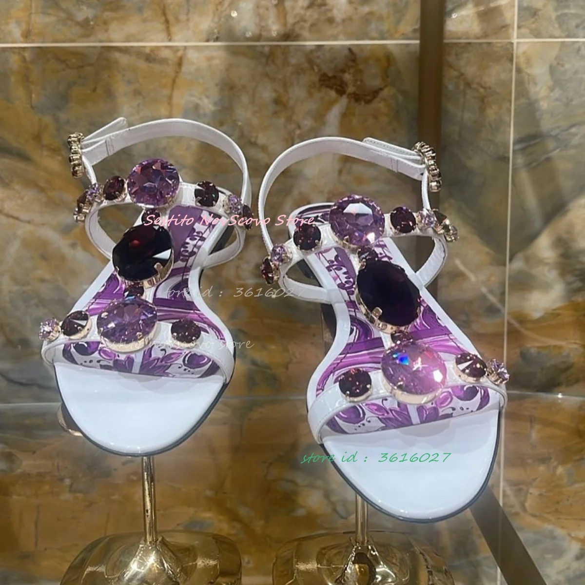 

Фиолетовые сандалии на плоской подошве с кристаллами, Т-образные ремешки, цветочный принт, пряжка на щиколотке, декор со стразами, летние женские модельные сандалии с открытым носком, вечерние сандалии