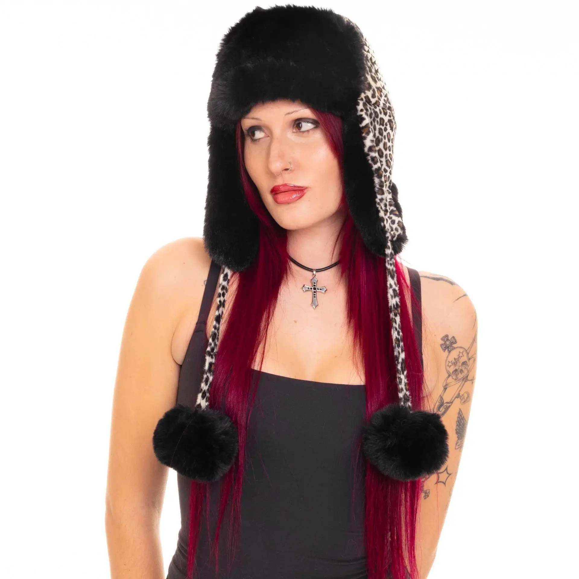 

Autumn and Winter New Cross Hot Diamond Hip Hop Personalized Punk Style Cute Warm Lei Feng Hat Hairy Ball