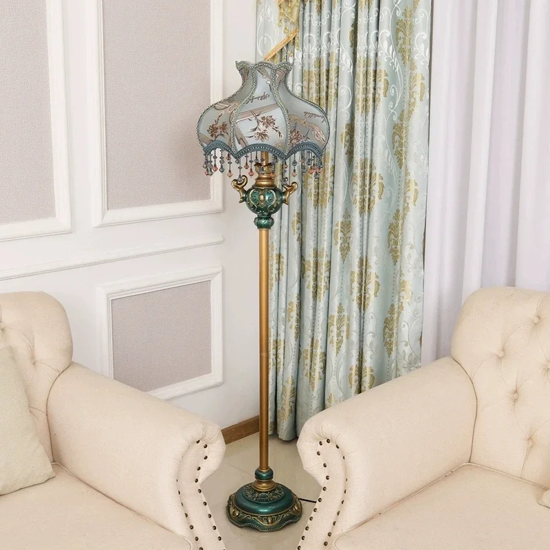 

European retro living room creative floor lamp, luxurious resin classical bedroom bedside table lamp, upright desk lamp