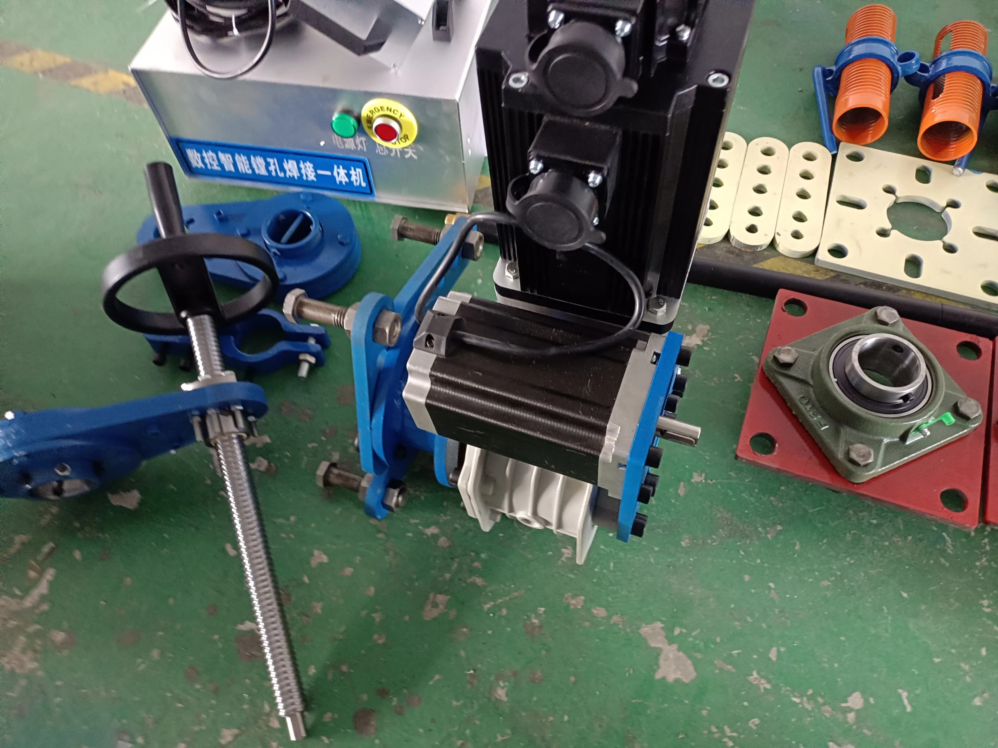 

QK Портативный автоматический мобильный расточный сварочный аппарат с ЧПУ, высокоэффективное оборудование для ремонта двигателей, гарантия 1 год