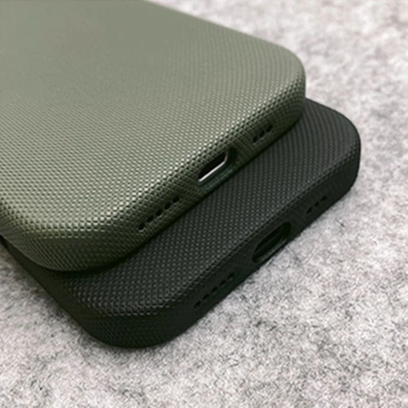 Trendige Diamanten-Relief-Leder-Magnet-Handyhülle für iPhone 17 18Pro Max 18 Pro 16 15 14 13 mit kabellosem Laden und Linsenschutz aus Legierung – Detail 4