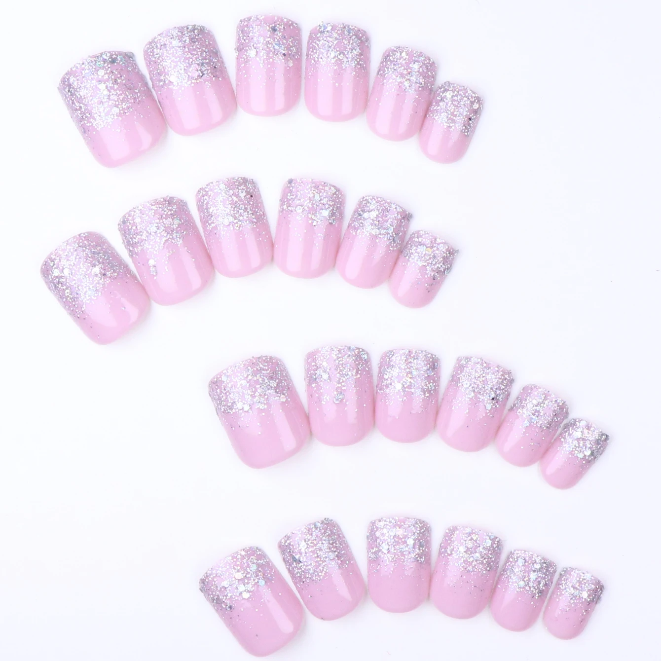 24 pièces- faux ongles carrés argentés, incrustation de paillettes argentées, délicats et magnifiques, simples et généreux, adaptés aux rencontres et à la salle