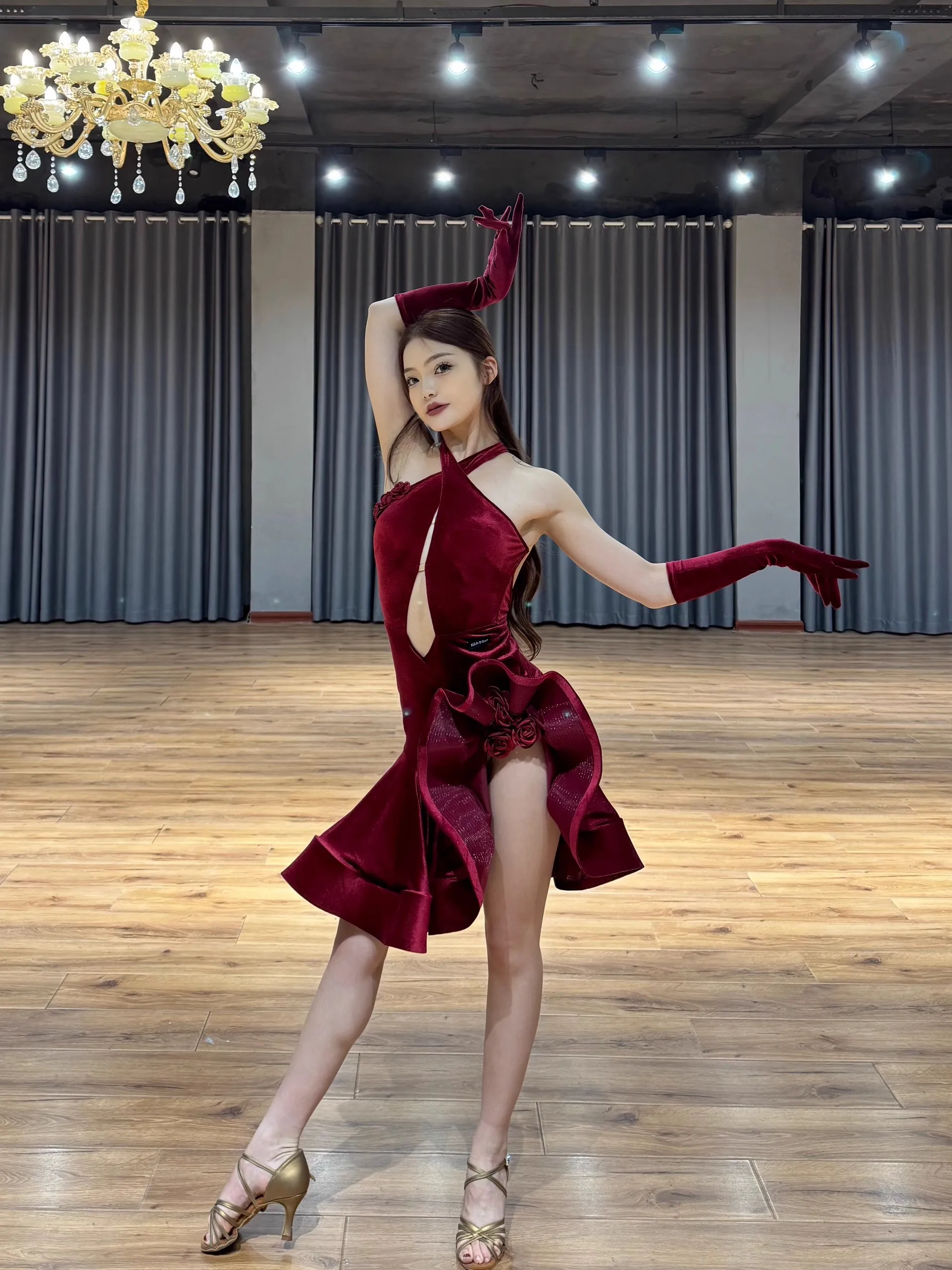 Robe de concours de danse latine pour femmes, en velours noir et violet, col licou, en arête de poisson, Costume de danse Cha Cha Rumba, nouvelle collection