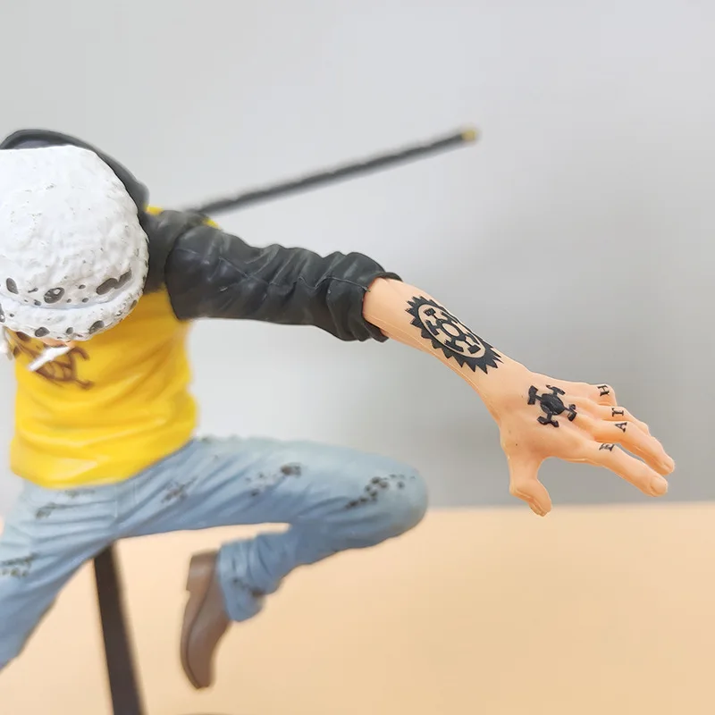 BANDAI ONE PIECE BATTLE graba Trafalgar D., popular Anime Figuras de acción de PVC de Water Law, juguetes modelo de Anime