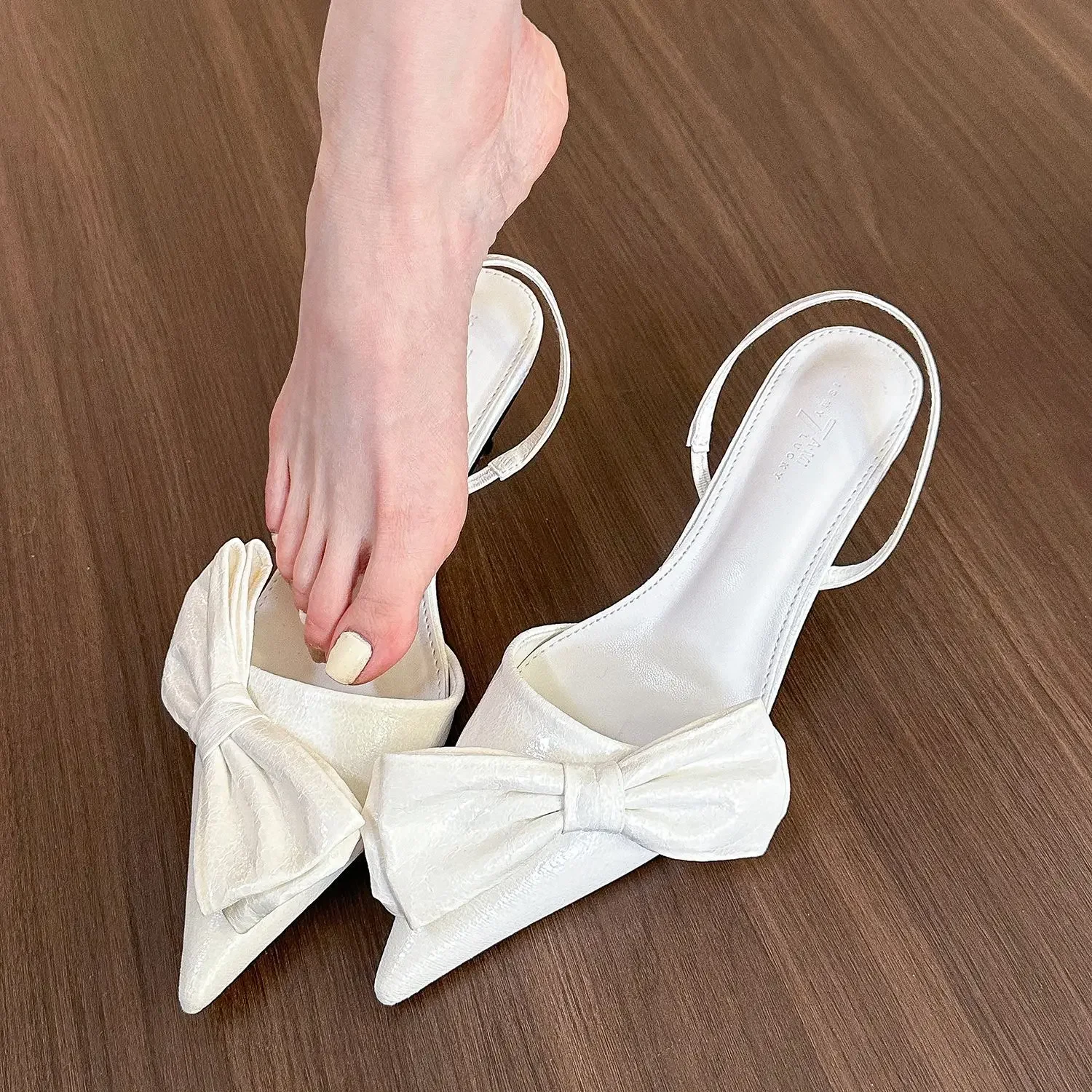 

White Explosive Pointed Chinese Style Butterfly Bow with Empty Shallow Mouth High-heeled Women Sandals Slim Heels and High Heels