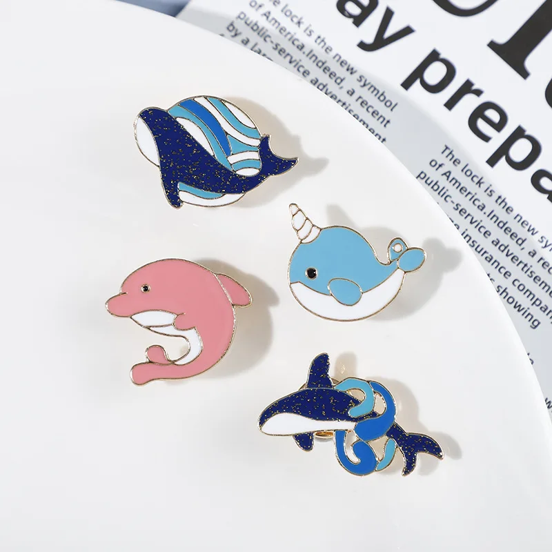 Red golden Carp Koi Brooch Cute Goldfish Enamel Pin Sea wave Water wave Fish Lapel Badge For Kid Gifts Friends Jewelry Spille