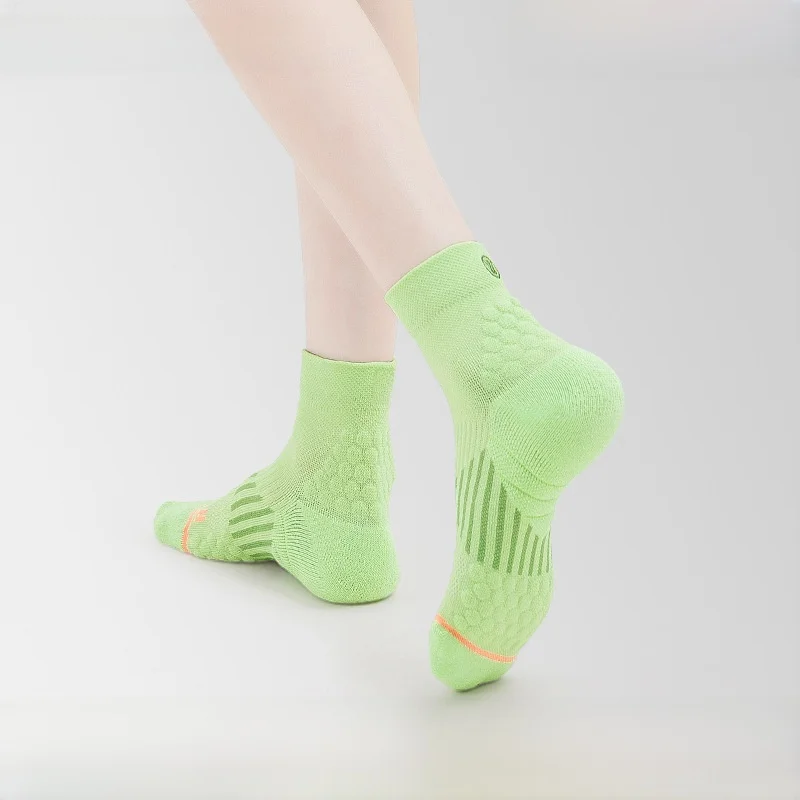 Sport's House Chaussettes mi-mollet respirantes pour la course à pied, chaussettes de sport absorbant la sueur et désodorisantes pour femme