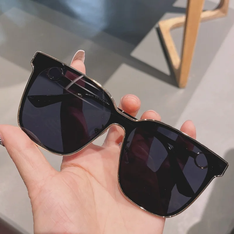 

New One-Piece Metal Sunglasses for Women Stylish Sunglasses Fashion Sunglasses for Men