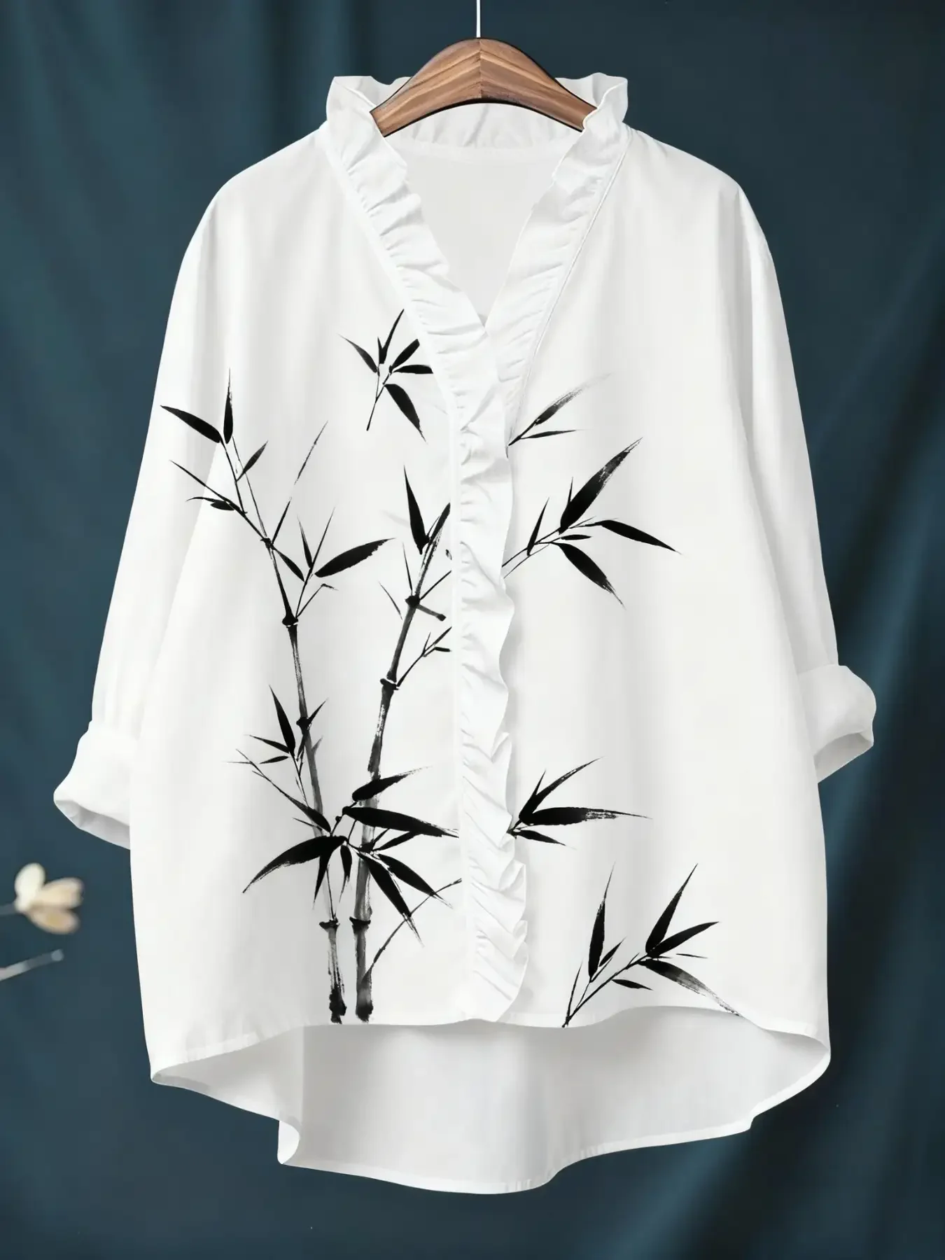 New women's printed long sleeved shirt with ruffled neckline, It is an essential item for vacation travel.
