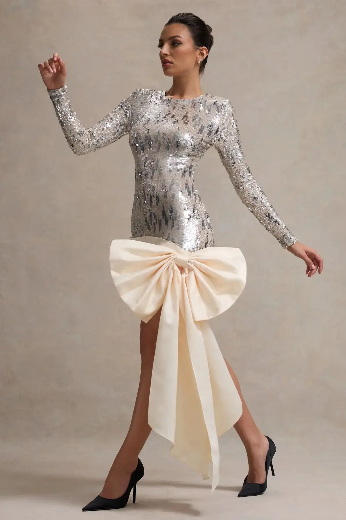 Silberne Mini-Damenkleider mit Schleife, gerüscht, volle Ärmel, kurze Partykleider, Etuikleid, maßgeschneidertes Pailletten-Cocktailkleid mit Overlay