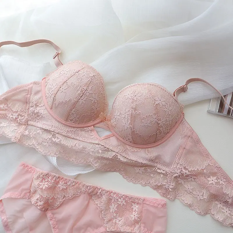 Sexy lace hollowed out lingerie gathers together to prevent sagging, with no steel ring on the upper support to collect the bra