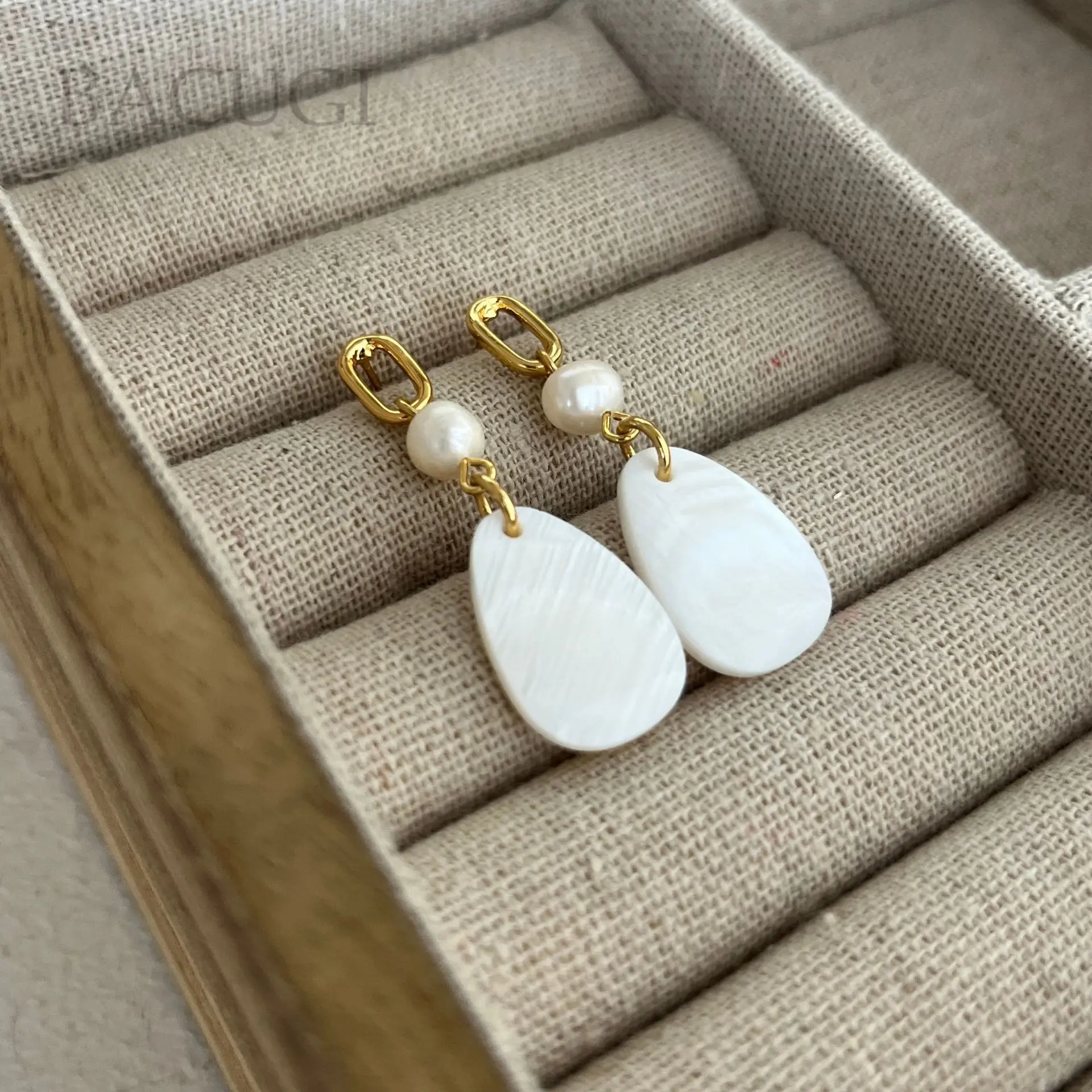 

Серьги-капли Nature Shell