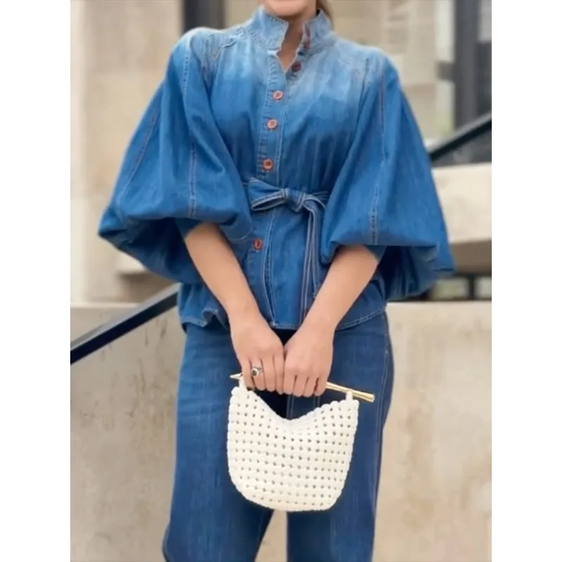Blaue Oberteile aus gewaschenem Denim für Damen, 2025, Baumwolle, Vintage-Stil, A-Linie, Stehkragen, Laternenärmel, einreihige Blusen mit Gürtel 180632