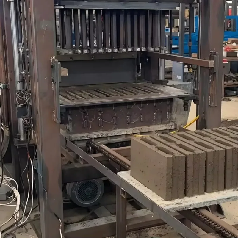 Small interlocking block making machine for paving - high durability - core includes bearing gear molds for construction