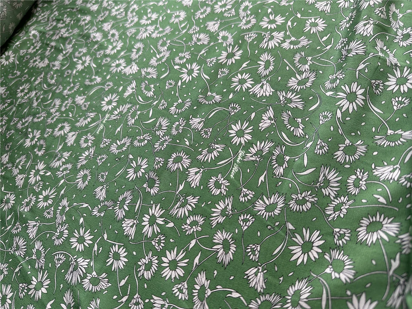 1 meter 100% Mulberry Silk 13 momme Crepe Silk Green Floral Printed 136cm 53\