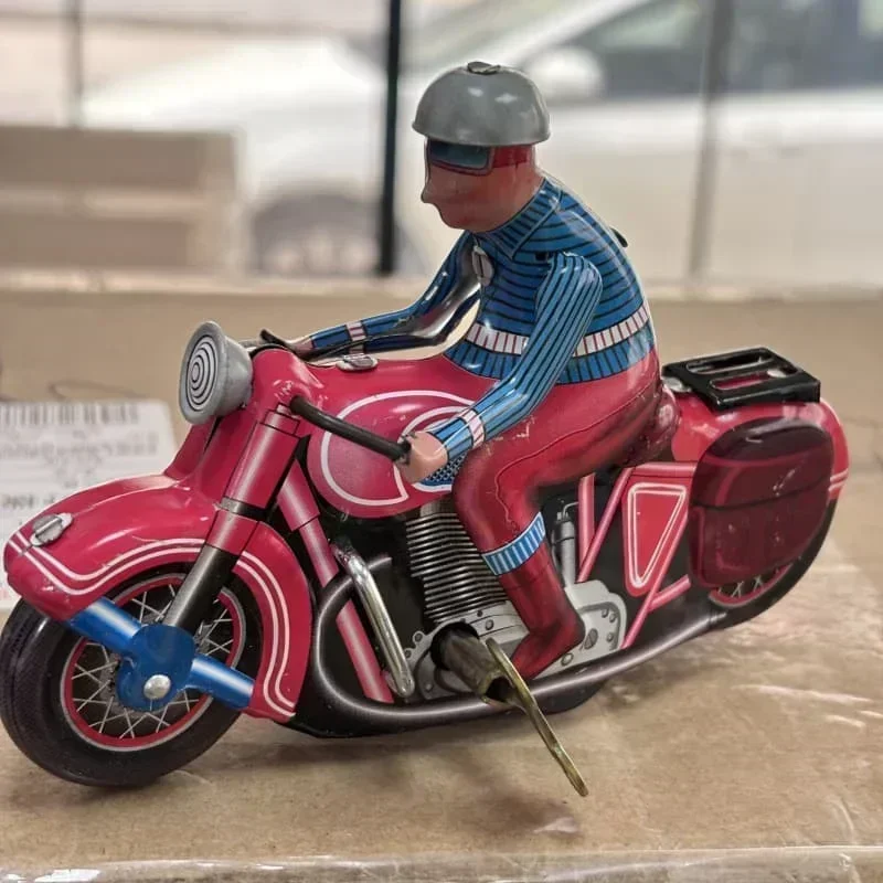 Giocattolo a carica in metallo di latta Modello di ornamento per stanza di motocicletta rossa Modello di orologeria per motocicletta Modello divertente Regalo di compleanno