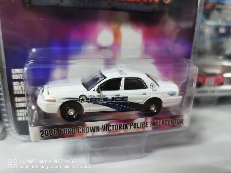 Greenlight 1:64 2006 Ford Crown Victoria Police car interceptor Collection of die cast alloy trolley model ornaments