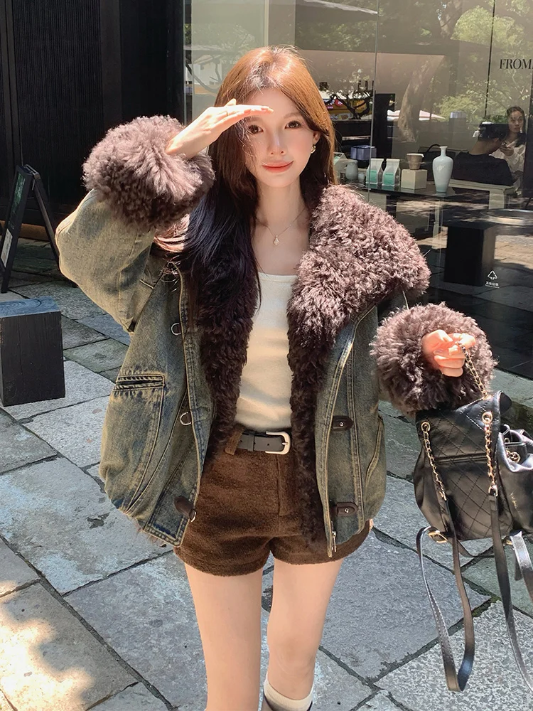 

2025 New Winter Outwear Women's Luxury Denim Jacket Casual Female Natural Real Merino Sheep Fur Collar Coats Down Jacket