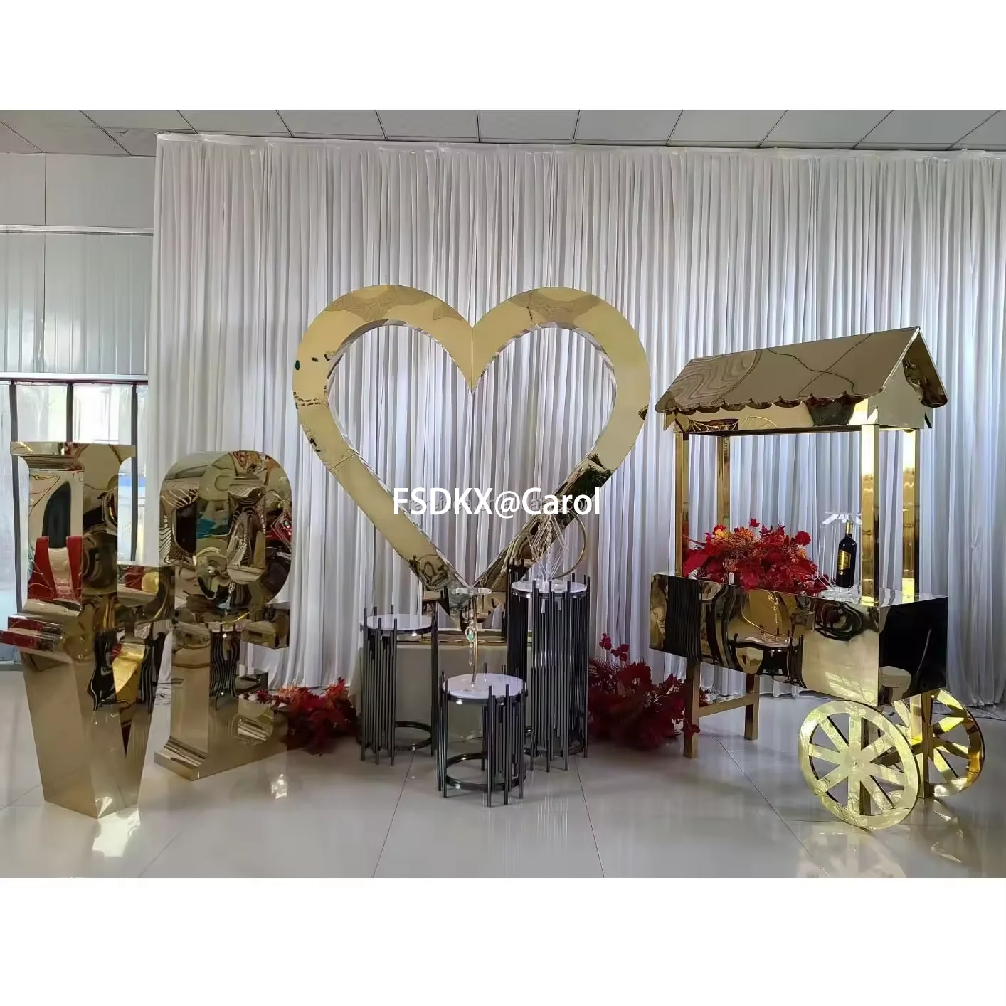 Luxury Heart Shaped  Gold mirror Shinny Acrylic Arch Backdrop Display And LOVE Letter Table Whole On Sales