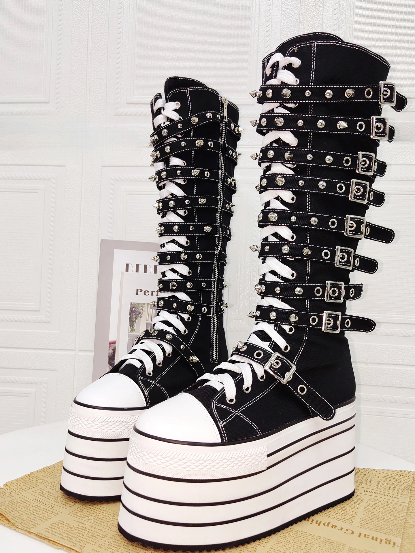 2025 New Product Classic Gothic Punk Boots Sponge Cake Layered Bottom Canvas Strap High End Boots Sweet Girl Boots