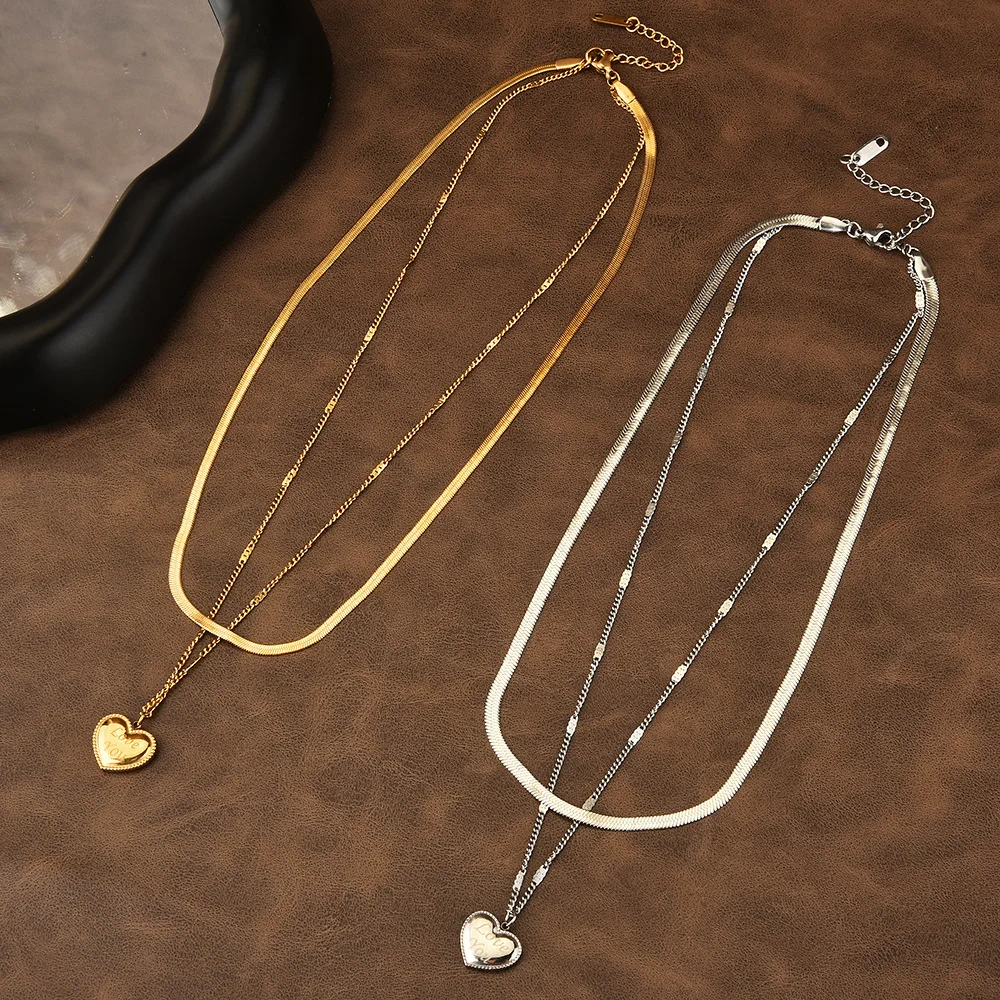 

A non-fading heart-shaped necklace for women with engraved words, double-layered and personalized heart-shaped