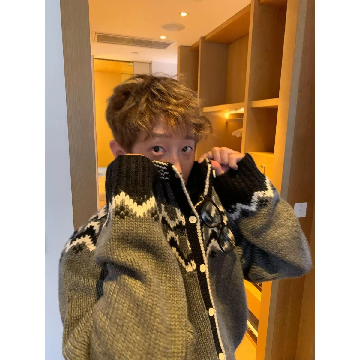 

American Sle V-Ne Knitted Sweater Cardigan Men's Color Casual Loose Fit Winter Outerwear Polyester Fiber