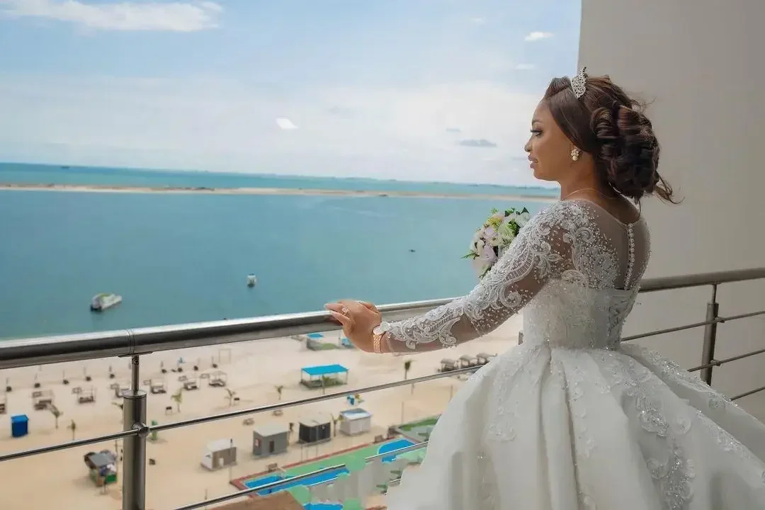 Suknia ślubna na zamówienie, długa suknia balowa, elegancka suknia ślubna maxi z rękawami, piękne sukienki koronkowe.