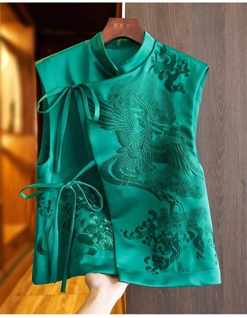 Рисунок 3 - Женские куртки, женский жилет с китайской вышивкой