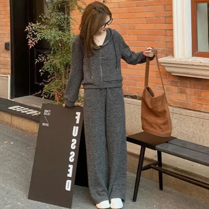 

Весенне-осенний женский модный комплект: топ и брюки, 2 предмета, корейский стиль, полосатые прямые брюки, женский костюм с капюшоном и молнией, комплект из двух частей