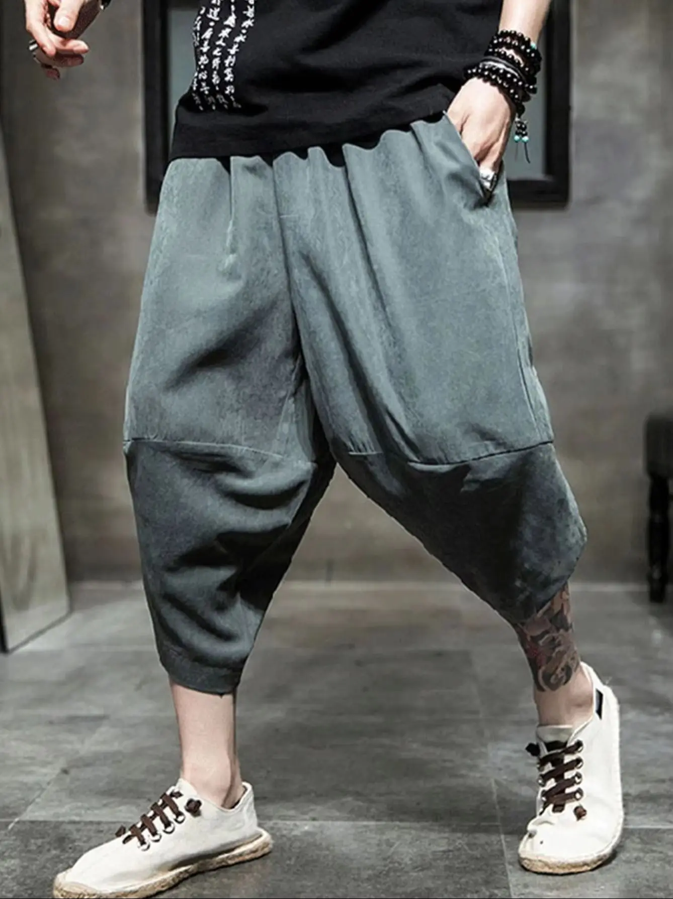 Herrenhose in Uni-Farbe, lässige 7/8-Länge, bequeme Passform, modisches Design, vielseitig, stilvoll für den täglichen Gebrauch. – Detail 1
