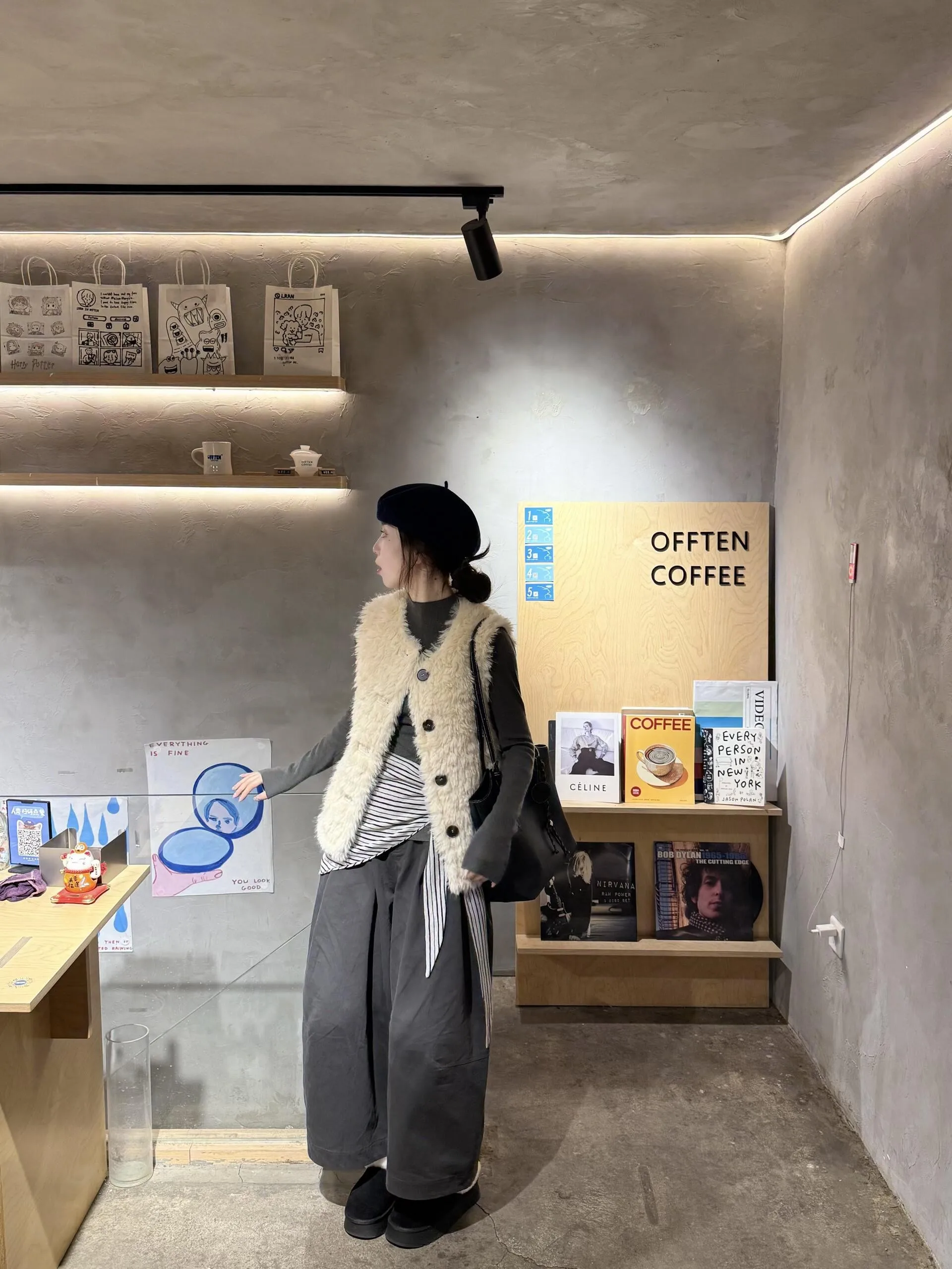 

Модный жилет из меха ягненка, женский осенне-зимний свободный крой, модный жилет с подплечниками, универсальная верхняя одежда