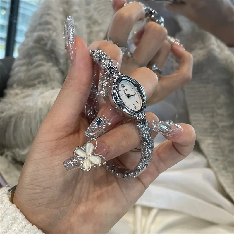 Klein en voortreffelijk smaragdgroen dameshorloge artistiek en elegant een nieuw dameshorloge in 2025-stijl, hoogwaardig luxe polshorloge