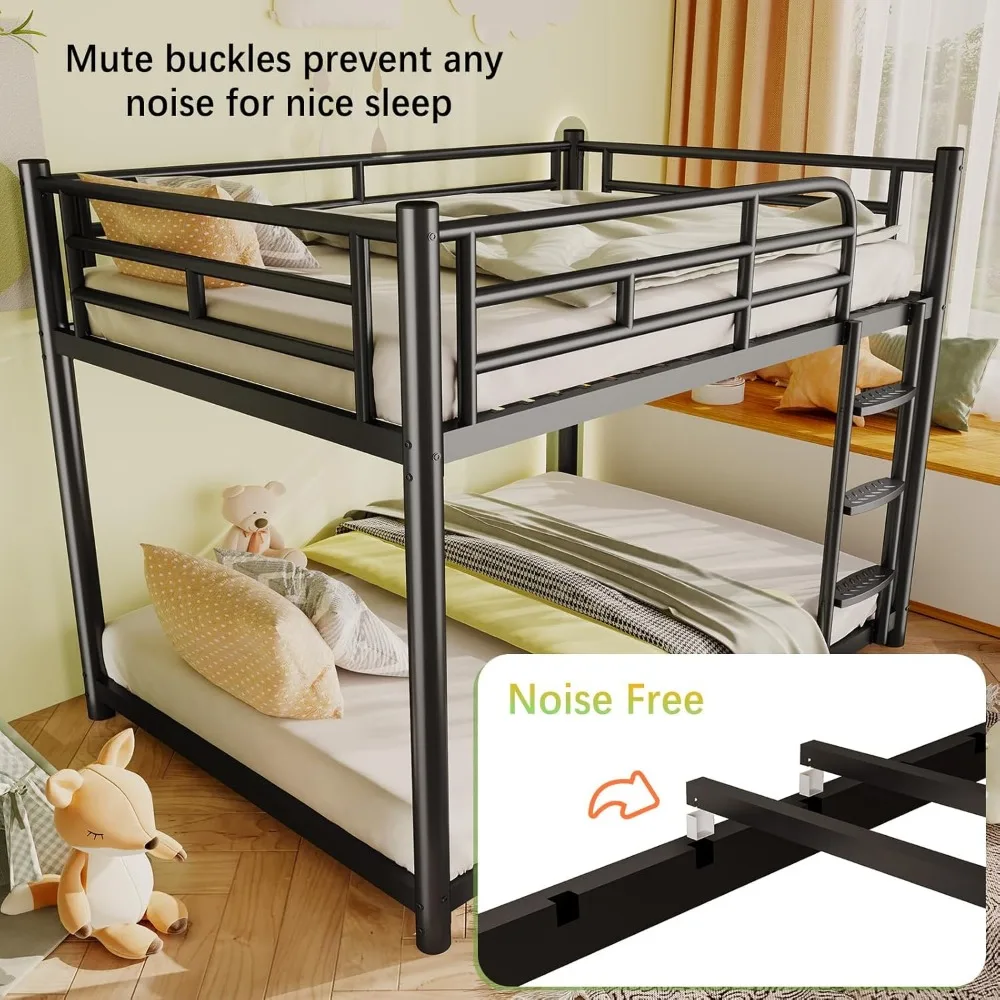 أسرة مزدوجة بطابقين كاملة مع سلم عريض قابل للفصل، ودرابزين كاملة الطول، وتصميم هادئ لحلول النوم ذات الإطار المنخفض