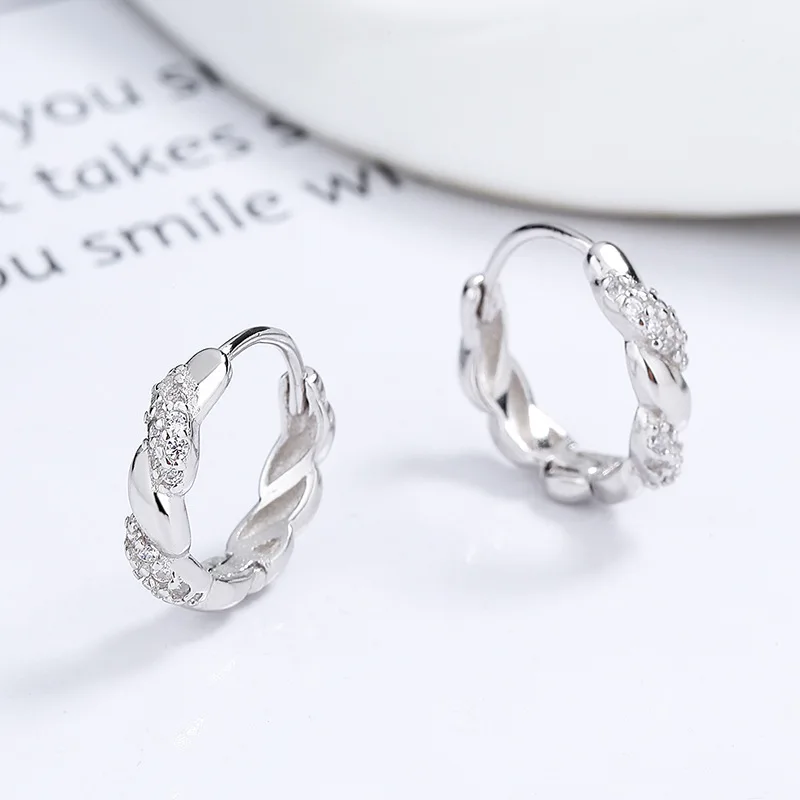 

2024 Summer New 925 Sterling Silver Diamond Fried Dough Twists Earrings Female Personalized Design Light Luxury Earrings