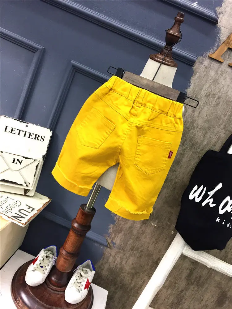 Denim-Shorts für Jungen, neue koreanische Version, Kinderkleidung, hübsche Jeans, perforierte Fünf-Viertel-Hosen