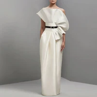 Vestidos de graduación elegantes de satén marfil, cinturón con volantes, vestido de ocasión a medida, columna y tubo, vestidos largos sin tirantes, vestido de noche